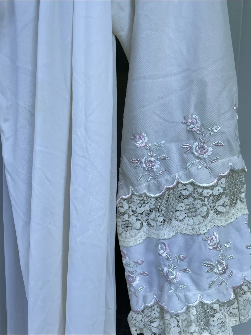 Vintage Women's Cream Lace-Trim Nightgown